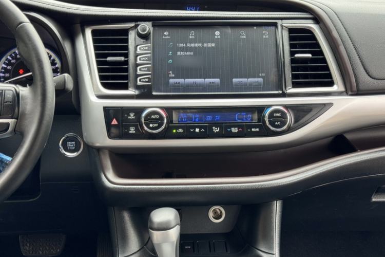 Used Toyota Highlander 2015 2.0T Two-Wheel Drive Luxury Edition 7 Seats Audio And AC Panel