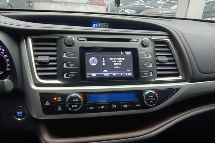 Used Toyota Highlander 2015 2.0T Four-Wheel Drive Luxury Edition 7-Seater Audio And AC Panel