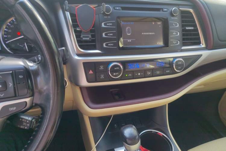 Used Toyota Highlander 2015 2.0T Two-Wheel Drive Luxury Edition 7 Seats Audio And AC Panel