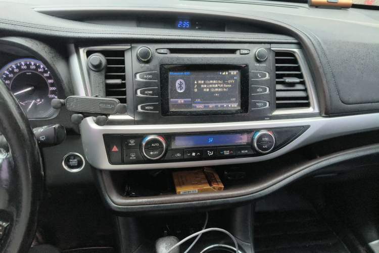 Used Toyota Highlander 2015 2.0T Four-Wheel Drive Luxury Edition 7-Seater Audio And AC Panel