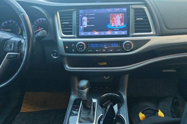 Used Toyota Highlander 2015 2.0T Four-Wheel Drive Luxury Edition 7-Seater Audio And AC Panel