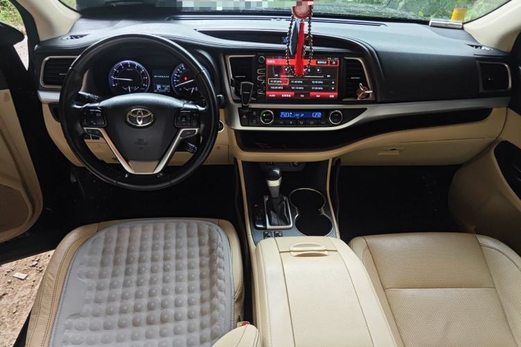 Used Toyota Highlander 2015 2.0T Two-Wheel Drive Luxury Edition 7 Seats Center Console