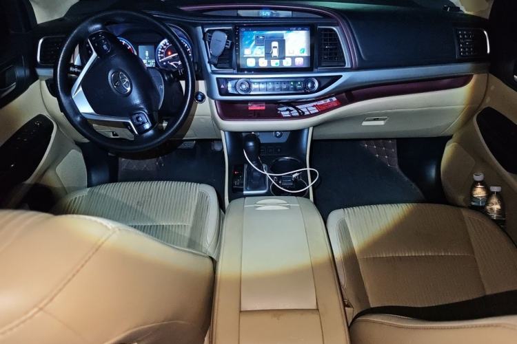 Used Toyota Highlander 2015 2.0T Four-Wheel Drive Elite Edition 7-Seater Center Console