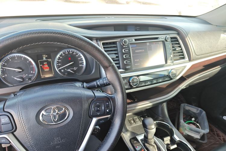 Used Toyota Highlander 2015 2.0T Four-Wheel Drive Ultimate Edition 7-Seater Center Console