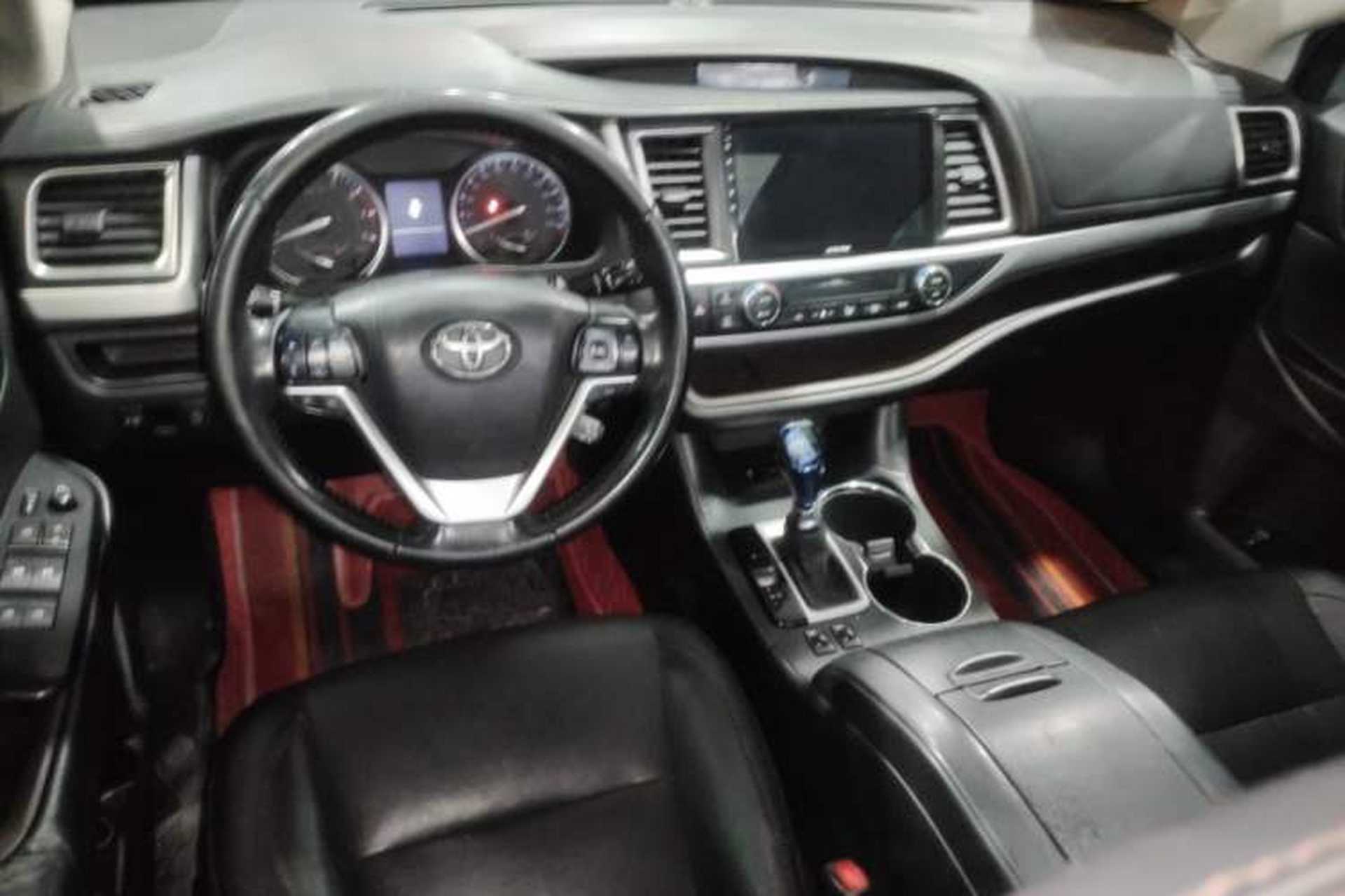 Used Toyota Highlander 2015 2.0T Four-Wheel Drive Luxury Edition 7-Seater Center Console