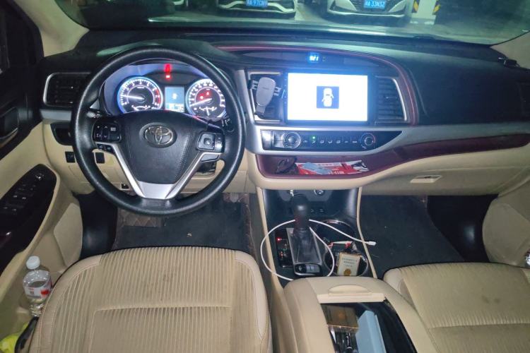 Used Toyota Highlander 2015 2.0T Four-Wheel Drive Elite Edition 7-Seater Center Console