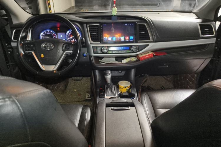 Used Toyota Highlander 2015 2.0T Two-Wheel Drive Luxury Edition 7 Seats Center Console