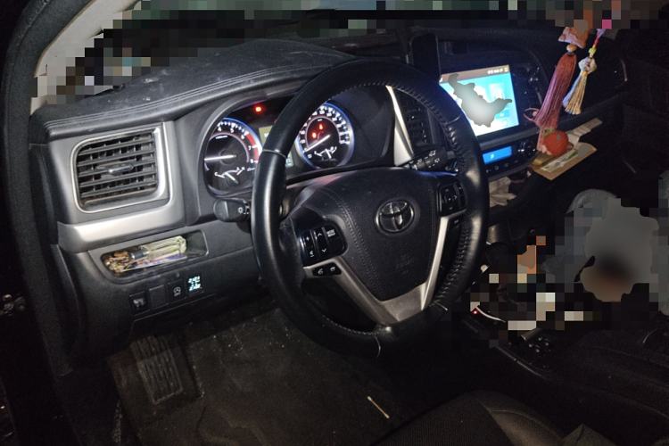 Used Toyota Highlander 2015 2.0T Four-Wheel Drive Luxury Edition 7-Seater Center Console