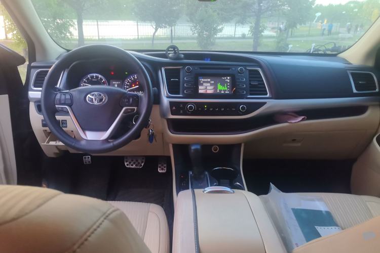 Used Toyota Highlander 2015 2.0T Four-Wheel Drive Elite Edition 7-Seater Center Console