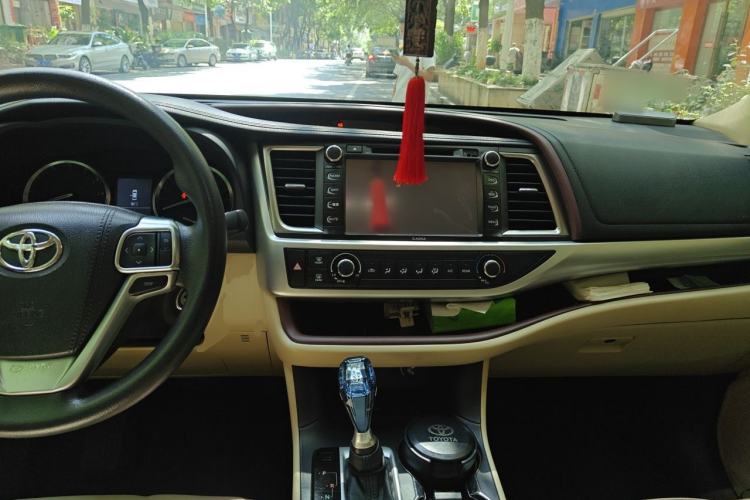 Used Toyota Highlander 2015 2.0T Two-Wheel Drive Elite Edition 5 Seats Center Console