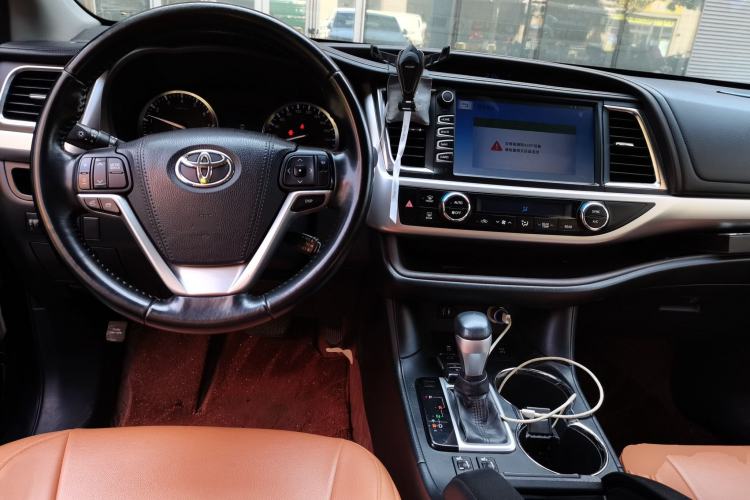 Used Toyota Highlander 2015 2.0T Four-Wheel Drive Luxury Edition 7-Seater Center Console