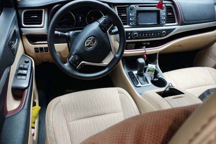Used Toyota Highlander 2015 2.0T Four-Wheel Drive Elite Edition 7-Seater Center Console