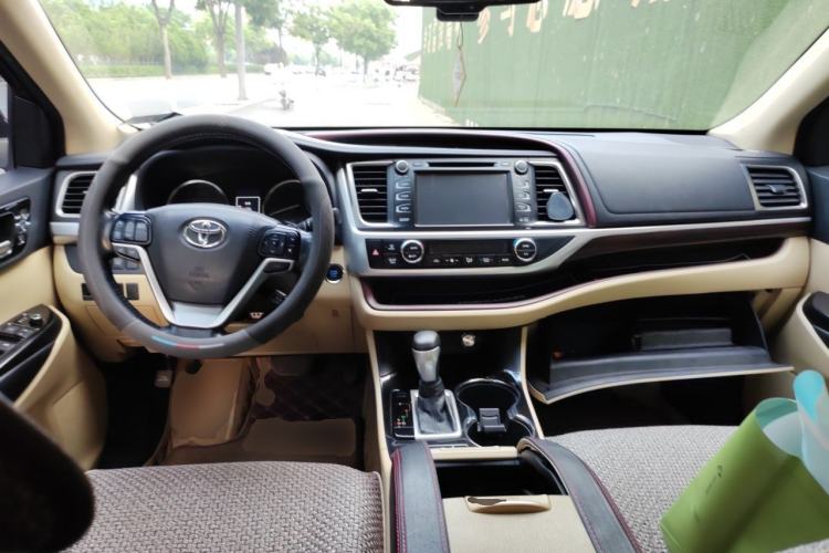 Used Toyota Highlander 2015 2.0T Four-Wheel Drive Ultimate Edition 7-Seater Center Console