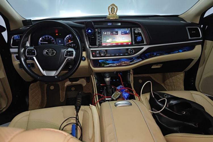 Used Toyota Highlander 2015 2.0T Four-Wheel Drive Luxury Edition 7-Seater Center Console