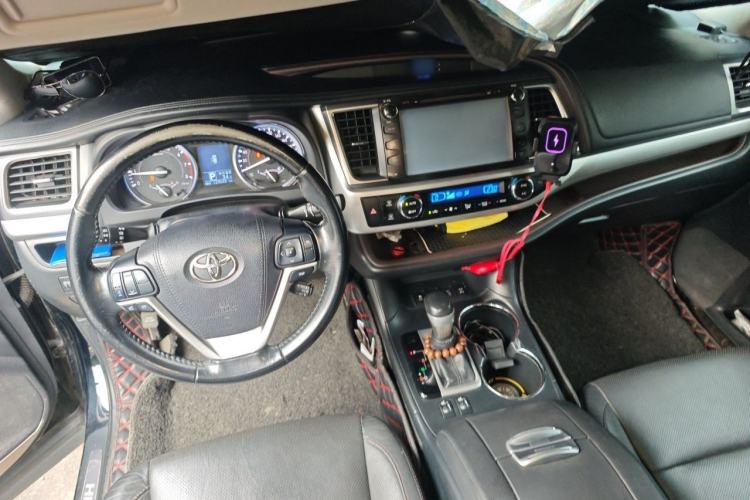 Used Toyota Highlander 2015 2.0T Four-Wheel Drive Luxury Edition 7-Seater Center Console