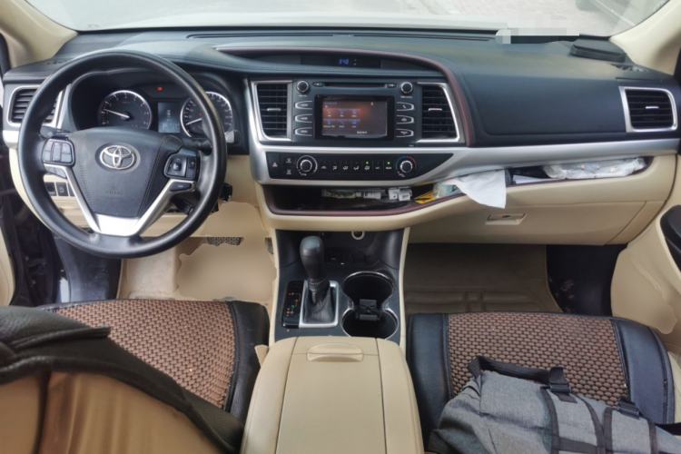 Used Toyota Highlander 2015 2.0T Two-Wheel Drive Elite Edition 7 Seats Center Console