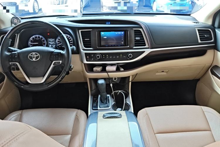 Used Toyota Highlander 2015 3.5L 4x4 Elite Edition 7-Seater Center Console