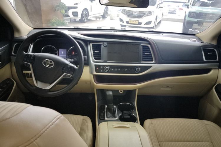 Used Toyota Highlander 2015 2.0T Four-Wheel Drive Elite Edition 7-Seater Center Console