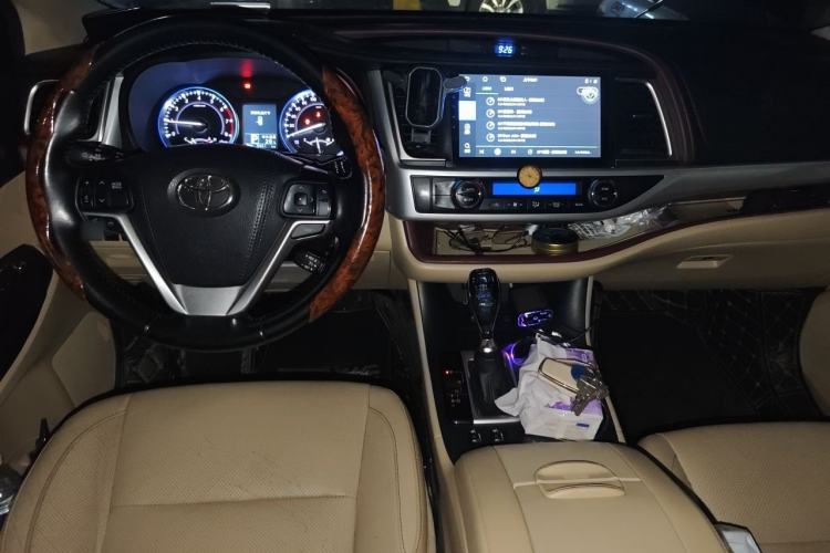 Used Toyota Highlander 2015 2.0T Four-Wheel Drive Luxury Edition 7-Seater Center Console