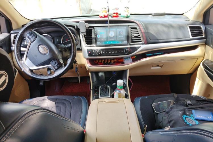 Used Toyota Highlander 2015 2.0T Four-Wheel Drive Elite Edition 7-Seater Center Console