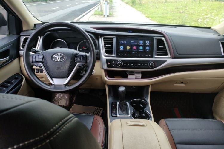 Used Toyota Highlander 2015 2.0T Four-Wheel Drive Elite Edition 7-Seater Center Console