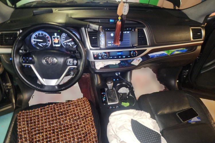 Used Toyota Highlander 2015 2.0T Four-Wheel Drive Ultimate Edition 7-Seater Center Console