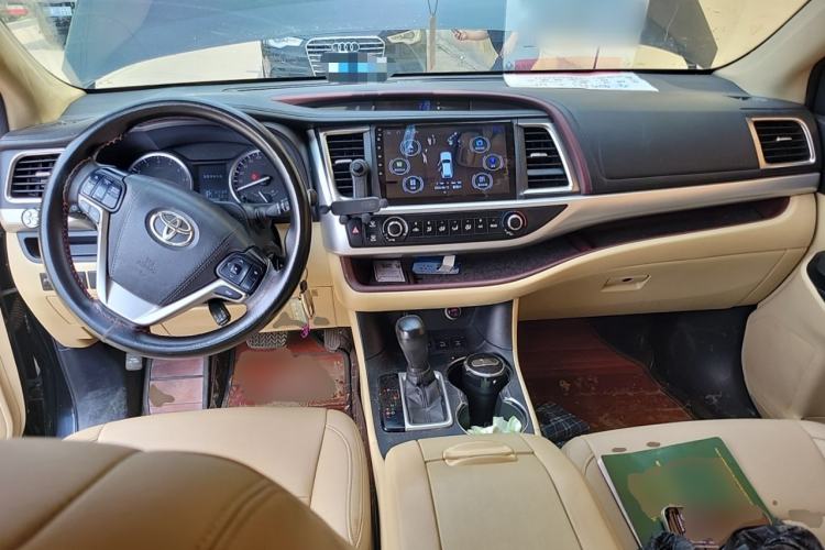 Used Toyota Highlander 2015 2.0T Four-Wheel Drive Elite Edition 7-Seater Center Console