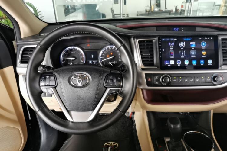 Used Toyota Highlander 2015 2.0T Two-Wheel Drive Elite Edition 7 Seats Center Console