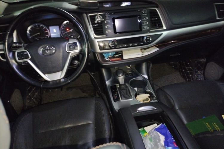 Used Toyota Highlander 2015 2.0T Four-Wheel Drive Luxury Edition 7-Seater Center Console