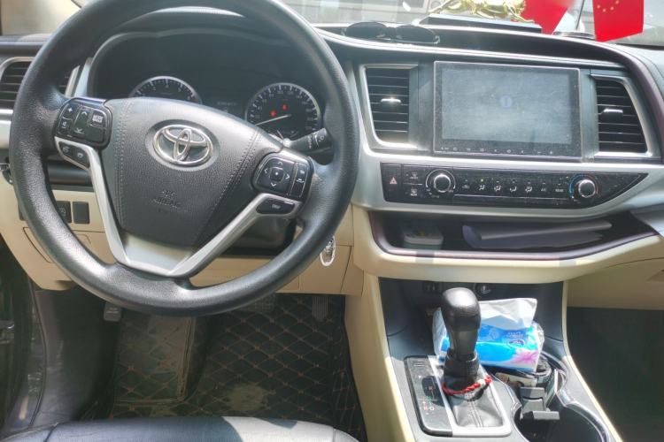 Used Toyota Highlander 2015 2.0T Two-Wheel Drive Elite Edition 5 Seats Center Console