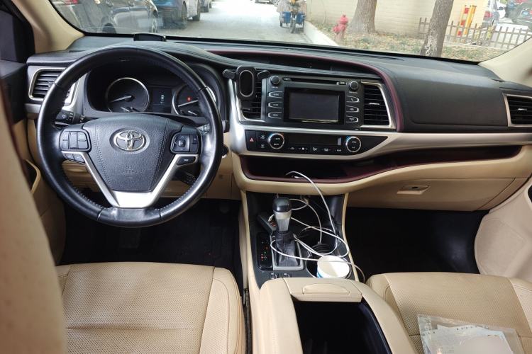 Used Toyota Highlander 2015 2.0T Two-Wheel Drive Luxury Edition 7 Seats Center Console
