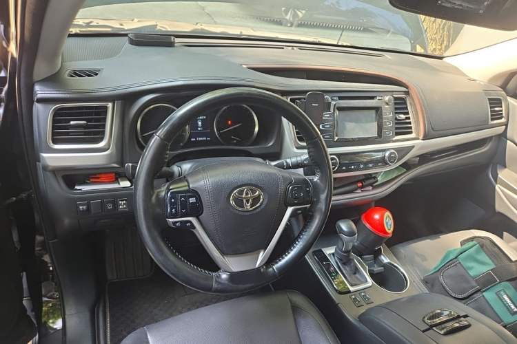 Used Toyota Highlander 2015 2.0T Four-Wheel Drive Luxury Edition 7-Seater Center Console