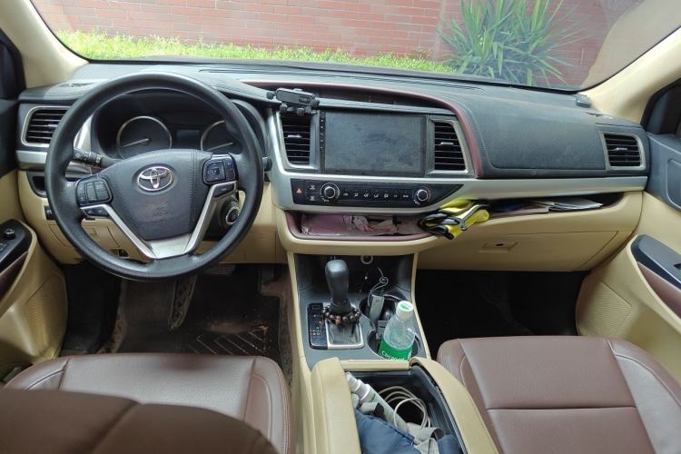 Used Toyota Highlander 2015 2.0T Four-Wheel Drive Elite Edition 7-Seater Center Console