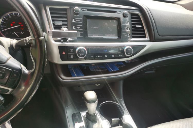 Used Toyota Highlander 2015 2.0T Four-Wheel Drive Luxury Edition 7-Seater Center Console