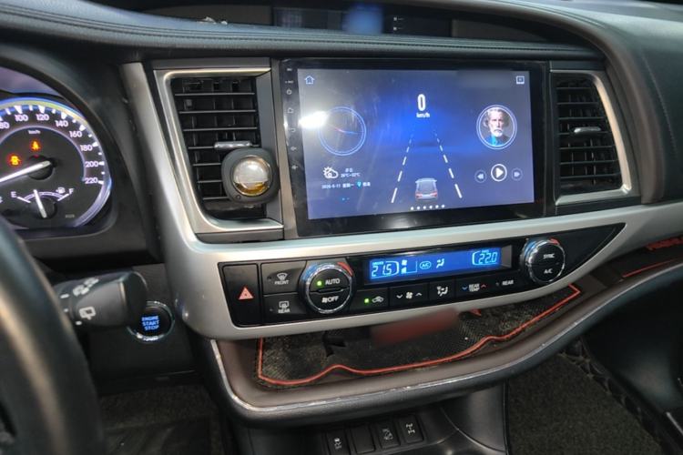 Used Toyota Highlander 2015 2.0T Four-Wheel Drive Luxury Edition 7-Seater Center Console