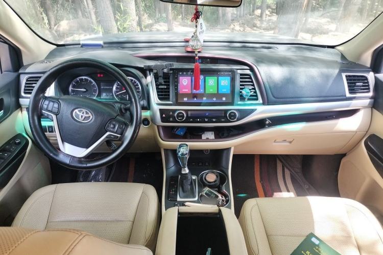 Used Toyota Highlander 2015 2.0T Four-Wheel Drive Luxury Edition 7-Seater Center Console