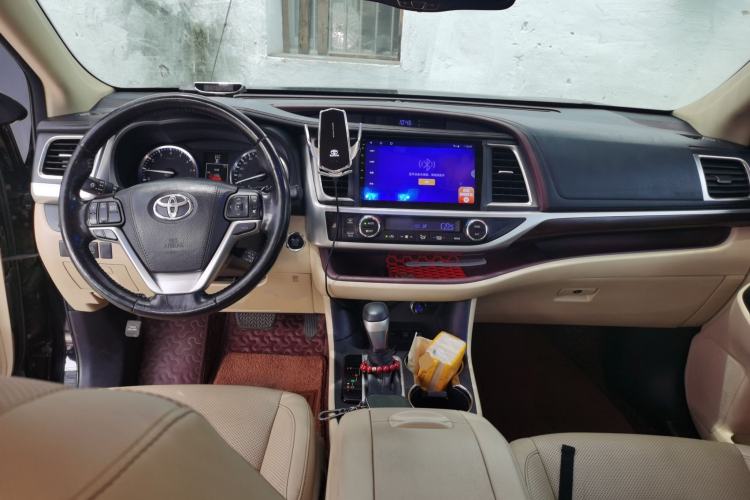 Used Toyota Highlander 2015 2.0T Four-Wheel Drive Ultimate Edition 7-Seater Center Console