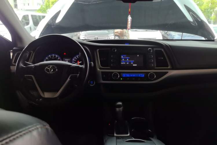 Used Toyota Highlander 2015 2.0T Four-Wheel Drive Luxury Edition 7-Seater Center Console