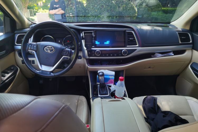 Used Toyota Highlander 2015 2.0T Two-Wheel Drive Luxury Edition 7 Seats Center Console