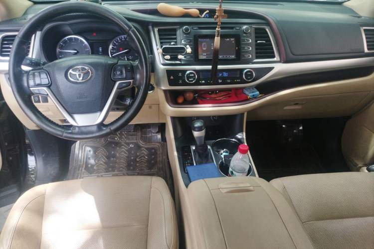 Used Toyota Highlander 2015 2.0T Four-Wheel Drive Luxury Edition 7-Seater Center Console