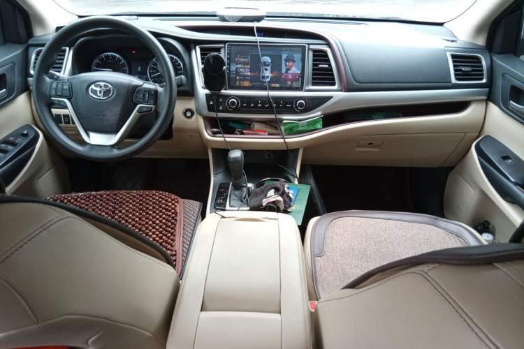 Used Toyota Highlander 2015 2.0T Two-Wheel Drive Elite Edition 7 Seats Center Console