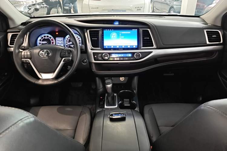 Used Toyota Highlander 2015 2.0T Four-Wheel Drive Luxury Edition 7-Seater Center Console
