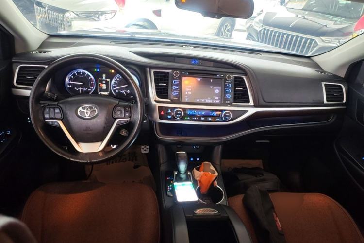 Used Toyota Highlander 2015 2.0T Four-Wheel Drive Ultimate Edition 7-Seater Center Console