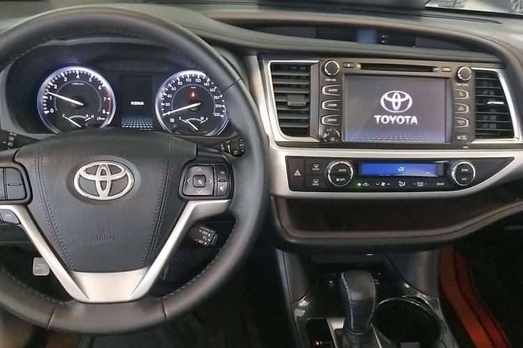 Used Toyota Highlander 2015 2.0T Four-Wheel Drive Luxury Edition 7-Seater Center Console