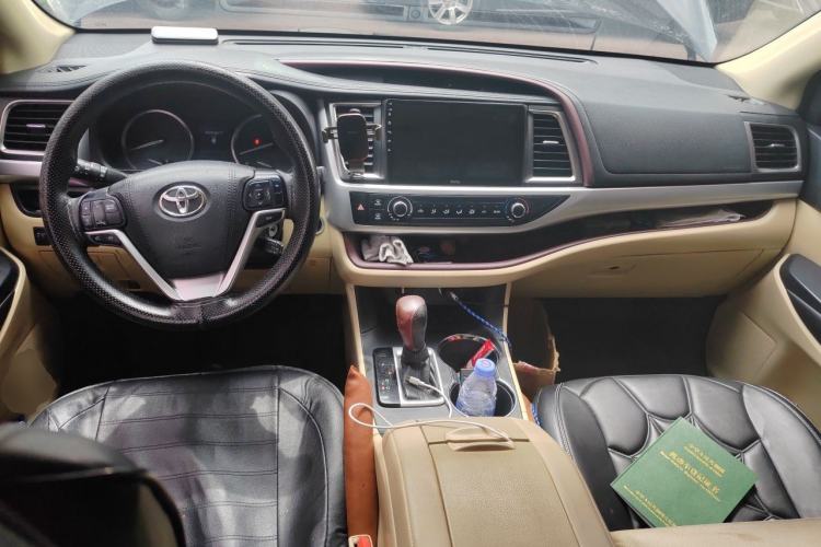 Used Toyota Highlander 2015 2.0T Four-Wheel Drive Elite Edition 7-Seater Center Console