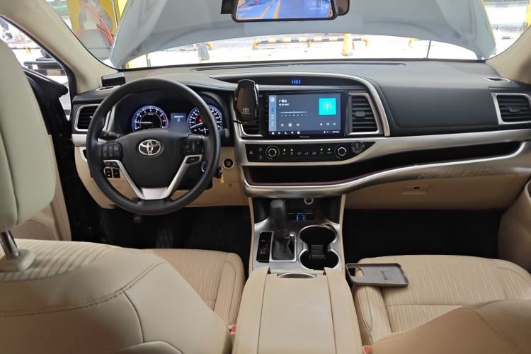 Used Toyota Highlander 2015 2.0T Two-Wheel Drive Elite Edition 5 Seats Center Console