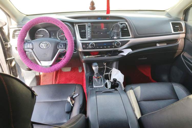 Used Toyota Highlander 2015 2.0T Four-Wheel Drive Luxury Edition 7-Seater Center Console