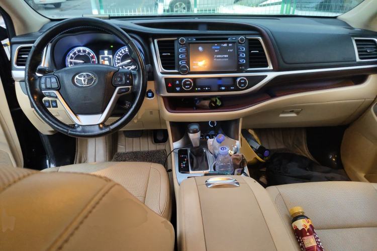 Used Toyota Highlander 2015 2.0T Four-Wheel Drive Ultimate Edition 7-Seater Center Console
