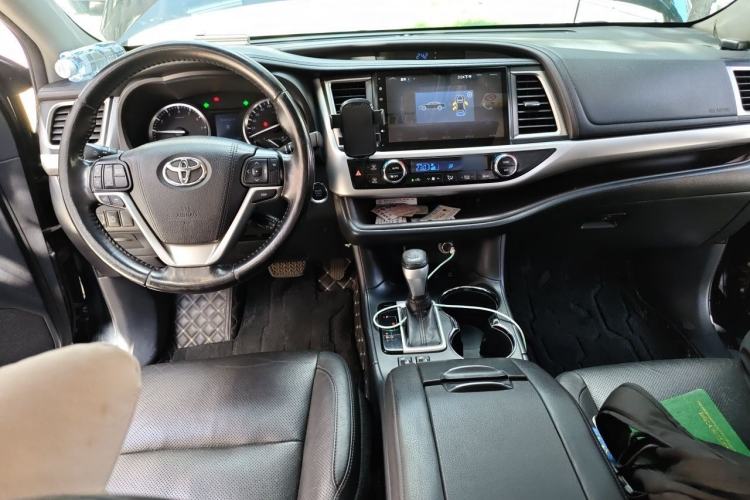 Used Toyota Highlander 2015 2.0T Four-Wheel Drive Luxury Edition 7-Seater Center Console