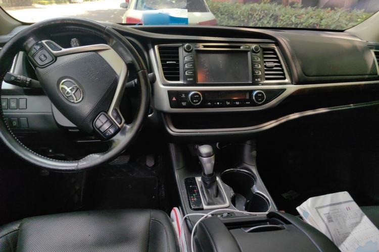 Used Toyota Highlander 2015 2.0T Four-Wheel Drive Ultimate Edition 7-Seater Center Console
